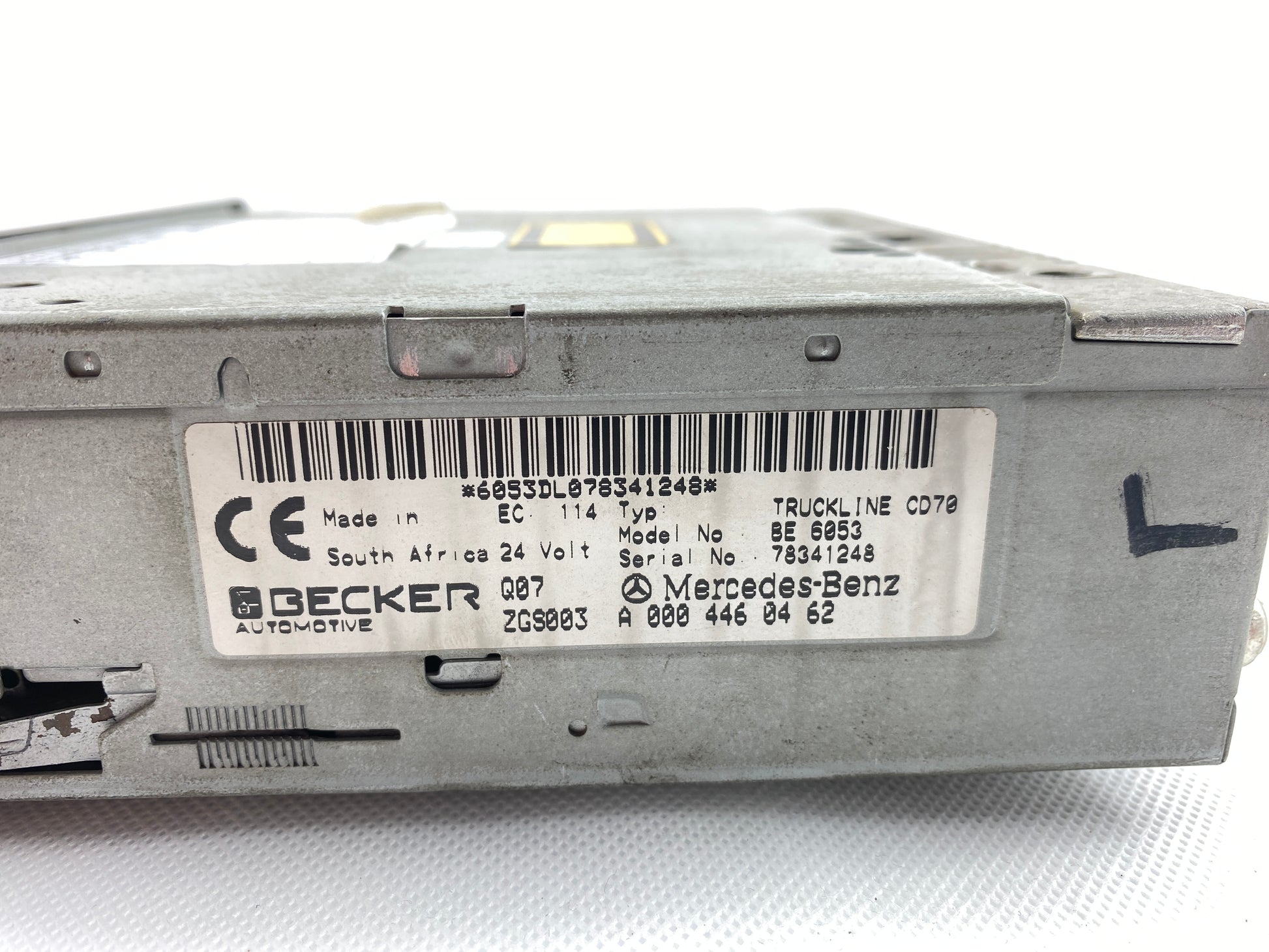 Mercedes Benz Becker TruckLine CD70 CD Radio Player / 24v + Code