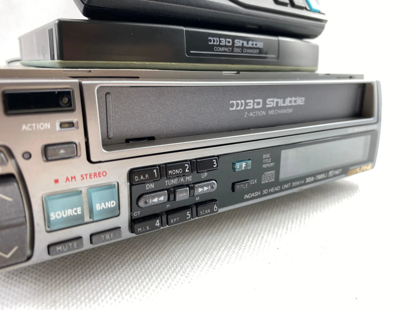 Alpine 3DA-7885J front panel controls and buttons detail