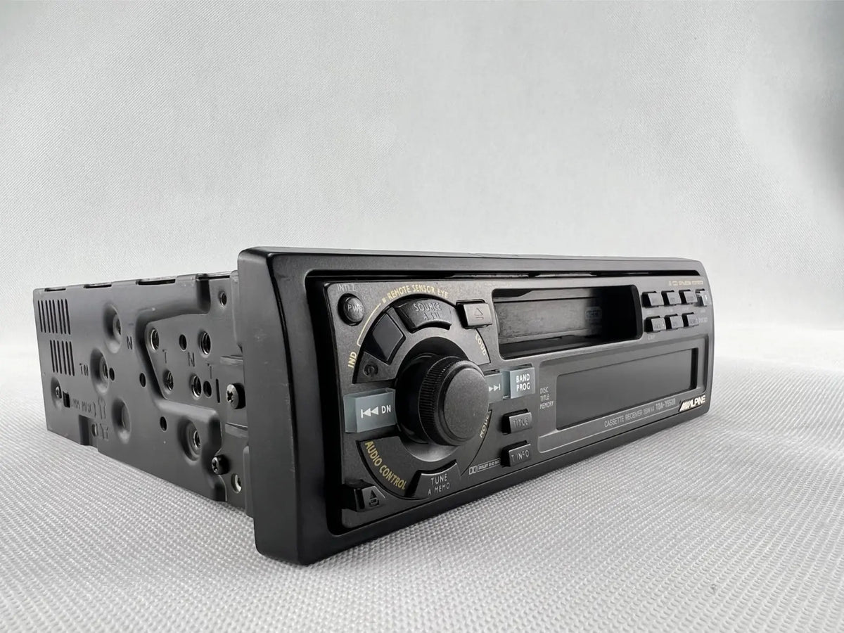 Front-left view of the Alpine TDA-7552R with its original detachable control panel