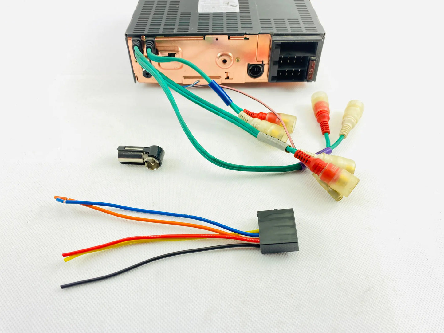 Alpine TDA-7659R rear panel RCA outputs and wiring harness