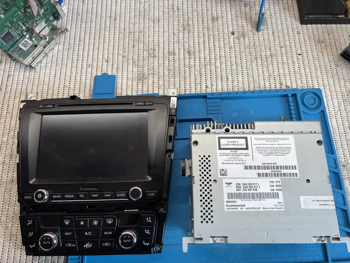 Bentley Continental GT RNS 810 multimedia unit with climate control panel