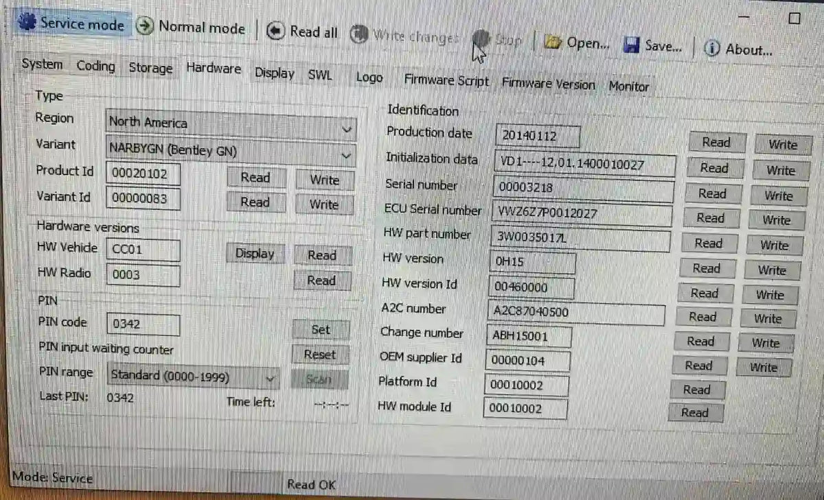 Bentley RNS 810 diagnostic software displaying the unit configuration and hardware information