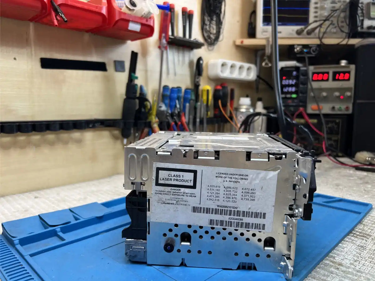 Identification label on a BMW CCC head unit