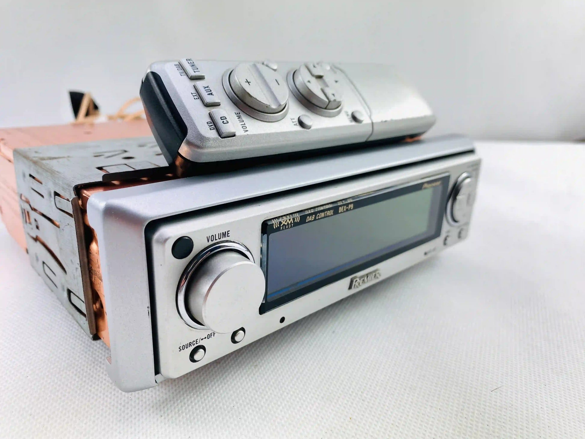 Pioneer DEX-P9 Premiere volume knob and front panel controls close up